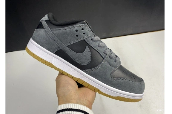 AR0778-001 Dark Black Grey Gum SB Dunk Nike Low 1121